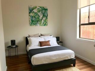 D109 Inner City Oasis on Buckingham - 0