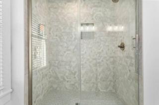 Walnut Remodeled Modern 5BR Home Walkable King Bed - Kansas City - 1