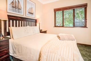 Avemore Island Home- back up power -magical views - 1