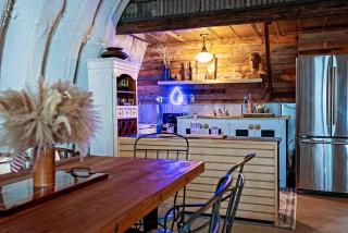 Hill Country Hangar with hottub, 7 minutes from the river and lake - 5