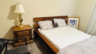 Homey and Comfy House - Edmonton - 5