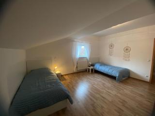 Grosse Wohnung, 4 Schlafzimmer, 130qm, Balkon, einzige Wohneinheit im Haus - Pocking - 6