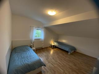 Grosse Wohnung, 4 Schlafzimmer, 130qm, Balkon, einzige Wohneinheit im Haus - Pocking - 4