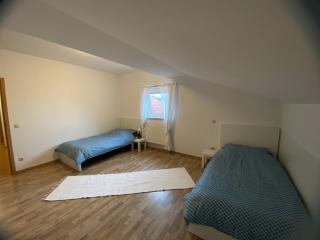 Grosse Wohnung, 4 Schlafzimmer, 130qm, Balkon, einzige Wohneinheit im Haus - Pocking - 2