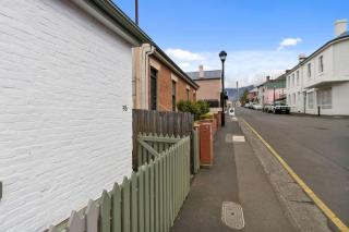 Tori's on Hampden - Heritage Charm Near Salamanca - 3