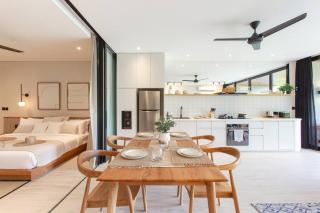 Luxurious & Serene Apt with Private Pool, Central - Canggu - 8