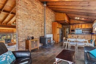 Country-style Stunner - Bushland Peace & Privacy - Margate - 8