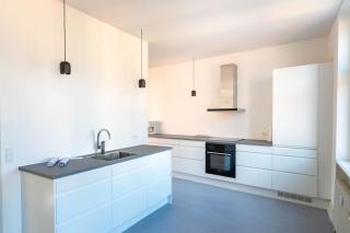 Spacious Apartment on Lively & Vibrant Street - 7