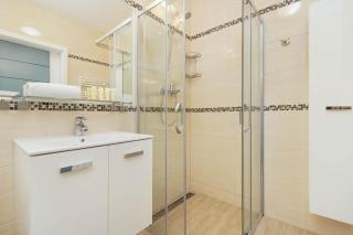 Przytulny Apartament z Widokiem na Morze i Parkingiem by Noclegi Renters - Puck - 3
