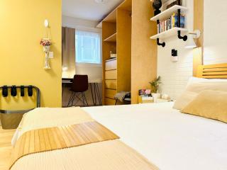 Private Guest Suite 10mins to Downtown - King Bed - Bathtub - Free Parking - 7