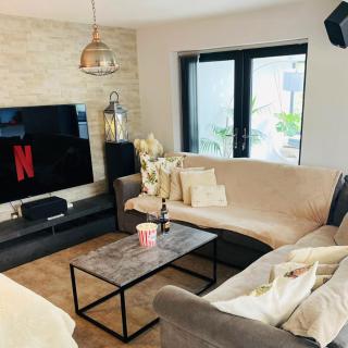 Modern Luxury Bungalow - Ellingham - 1