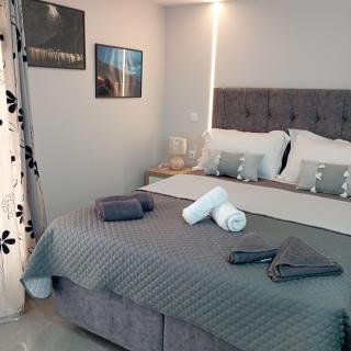 Nefeli Luxury Studios - Kamena Vourla - 3