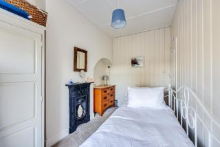 West Street Cottage with Free Parking, Smart TV and Fast Wifi by Yoko Property - Steeple Claydon - 2