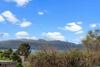 Charming Sandy Bay Retreat - 1