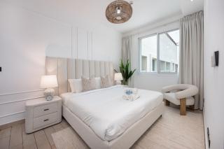 Elegant 1-Bedroom Apartment in Jumeirah Village Triangle with Balcony Bliss - Dubai - 4