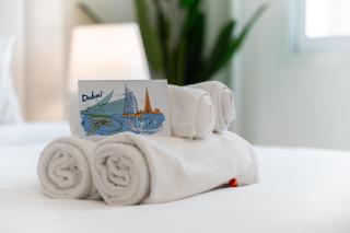 StayShort - Elegant 1-Bedroom Apartment in Jumeirah Village Triangle with Balcony Bliss - Dubai - 2