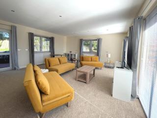 Beautiful 5BR House near Gretna Green with Garden - Pass the Keys - 3