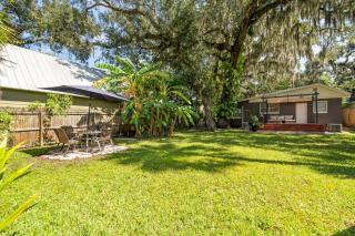 Nights of lights special rates, walking distance to down town, 3 bedroom cozy gem - 1