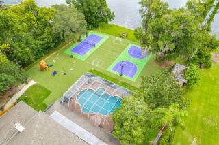 Exquisite Villa with POOLGAMES- 18 Guests - Tampa - 0
