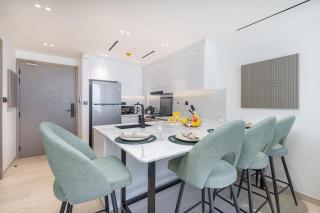 Vogue Binghatti Corner, JVC, Brand New Apartment, Amazing Big Pool Access, 7 Mins to Sky Dubai, 3 Mins to Circle Mall - Dubai - 8