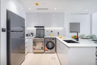 Vogue Binghatti Corner, JVC, Brand New Apartment, Amazing Big Pool Access, 7 Mins to Sky Dubai, 3 Mins to Circle Mall - Dubai - 5