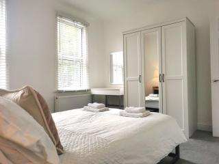 No 10 Spacious 2-bedroom house in London Stratford with parking for up to six - Londra - 8
