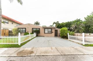 Spacious 5BR Home with Pool, Near Downtown & Beach - 4