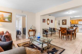 Spacious 5BR Home with Pool, Near Downtown & Beach - Hollywood - 2