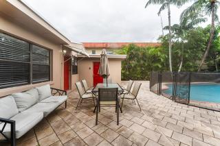 Spacious 5BR Home with Pool, Near Downtown & Beach - Hollywood - 6