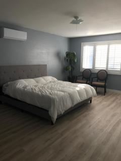 Room 1 - Fremont - 6