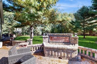 Luxurious Wooded Retreat - 6