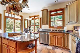 Luxurious Wooded Retreat - 2