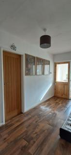 Daron Large Country Cottage - 9