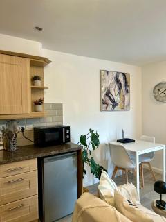 Modern 2 Bed Apartment With Free Parking And Netflix - 1