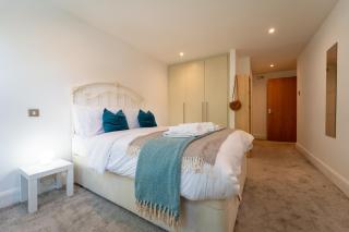 2BR Flat with Parking in London - Londres - 8