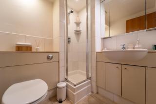 2BR Flat with Parking in London - Londres - 9
