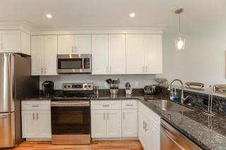 Sojourn's Sea Views with Balcony Sleeps 10 - 7