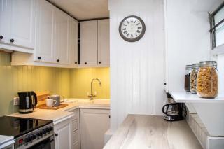 Cathedral Views Grade II Listed Mews Cottage - Salisbury - 7