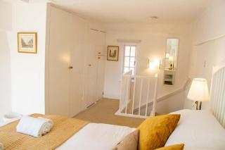 Cathedral Views Grade II Listed Mews Cottage - Salisbury - 5