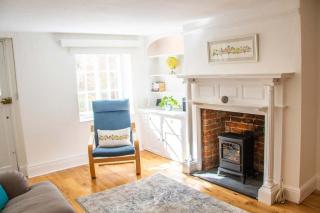 Cathedral Views Grade II Listed Mews Cottage - Salisbury - 1