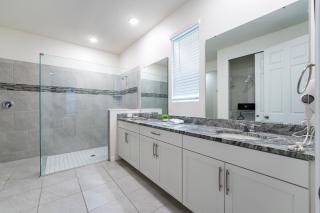 Solara Resort home, wooded view pool 6BR, modern decor - Kissimmee - 0