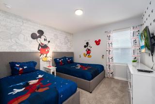 Solara Resort home, wooded view pool 6BR, modern decor - Kissimmee - 2