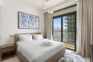 Chic Comfort Fully Furnished 1 BHK with Sea View and Beach Access - Dubai - 2