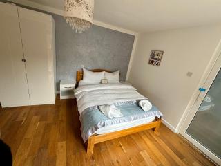 Adina s House - Rugeley - 8
