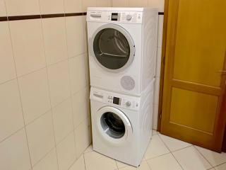 Spacious 3-bedroom with Balcony & Free Parking - Budapest - 4