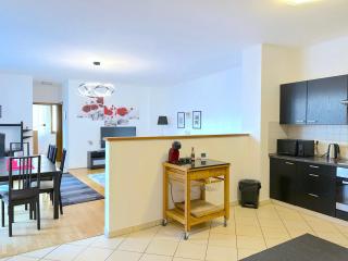 Spacious 3-bedroom with Balcony & Free Parking - Budapest - 2