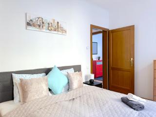 Spacious 3-bedroom with Balcony & Free Parking - Budapest - 6
