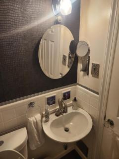 Amazing DC Home Away From Home - 8