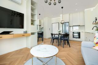 Air Conditioned Apartment in Warsaw with Parking and Bathtub by Noclegi Renters - 1