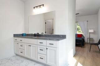 Newly Built Modern Getaway on Private Acreage! - Tulsa - 4